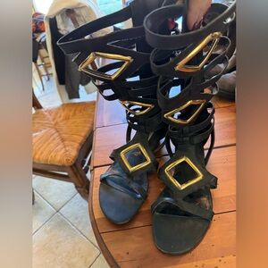 Steve Madden black zip up gladiator sandal- 9.5 used